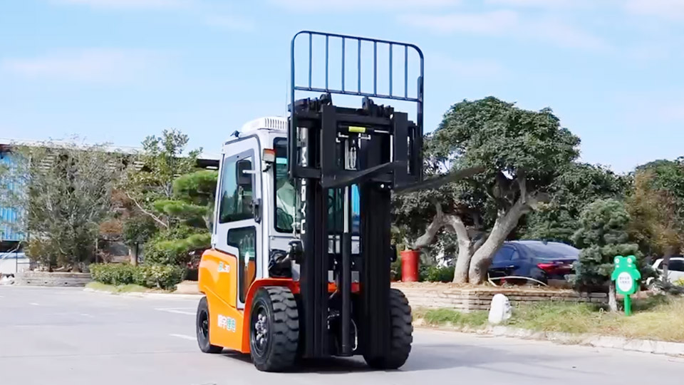 How Much Does It Cost to Rent a Forklift?