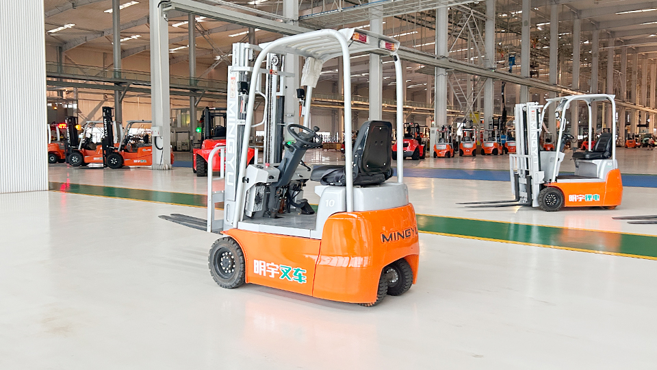 what are the main causes of injuries when using forklifts